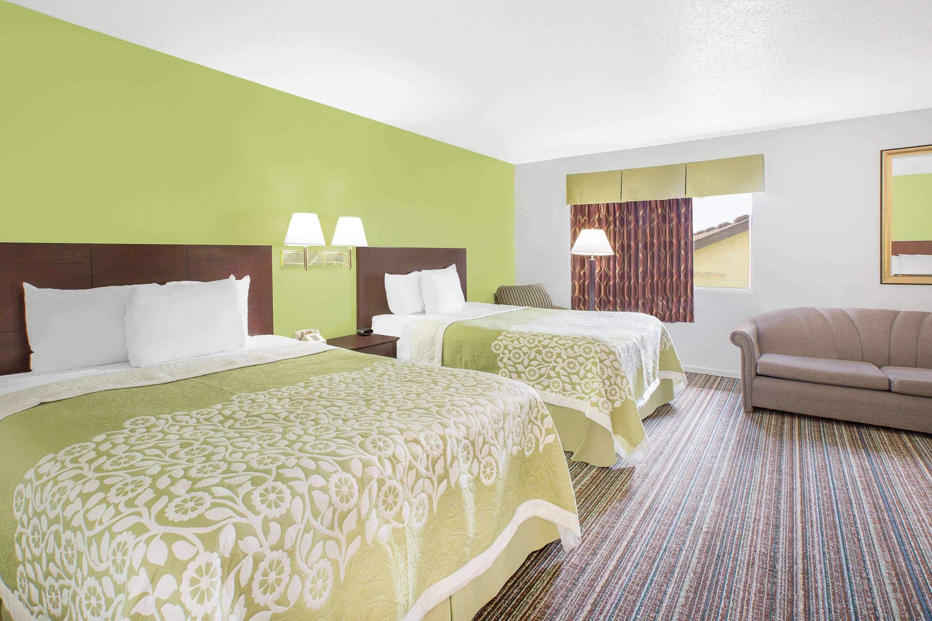 Days Inn By Wyndham יורק מראה חיצוני תמונה